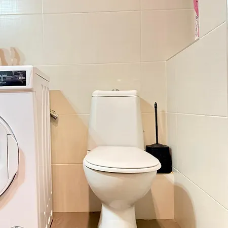 Accommodatie bij particulieren Double Bedroom With Share Bathroom In Location For Tourists *